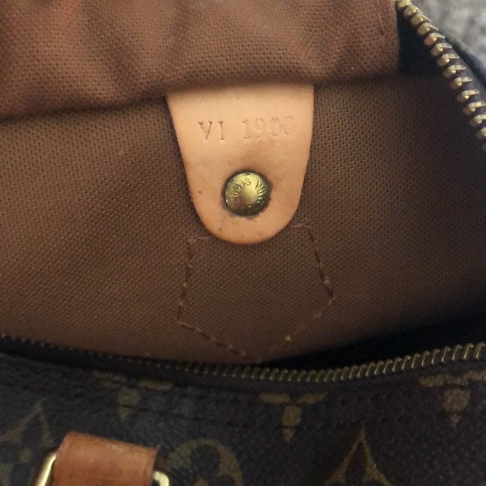 Authentic Louis Vuitton Speedy 30 Monogram Bag - Picture 6 of 10